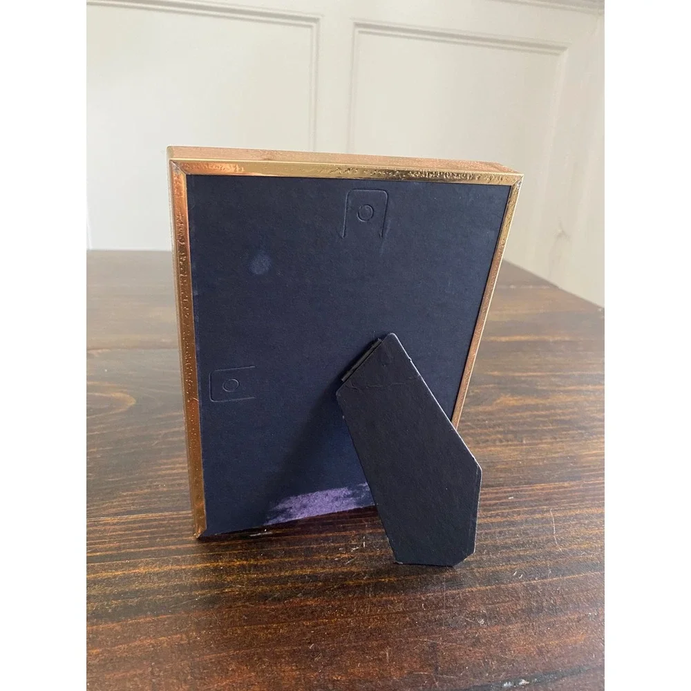 Gold Tone Textured Metal Beveled 5x7 Picture Frame Tabletop Wall Mount Vintage